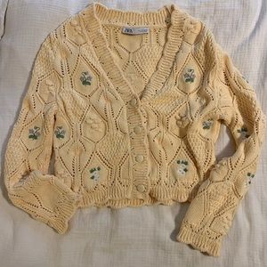 Soft yellow cardigan with floral embroidery